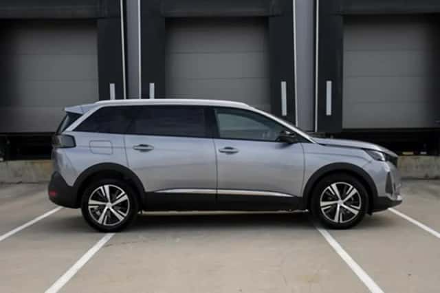 Peugeot 5008 (2024) thumbnail 4