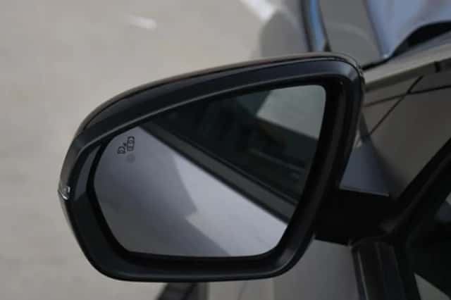 Peugeot 5008 (2024) thumbnail 8