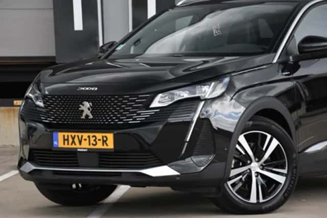 Peugeot 3008 (2023) thumbnail 2