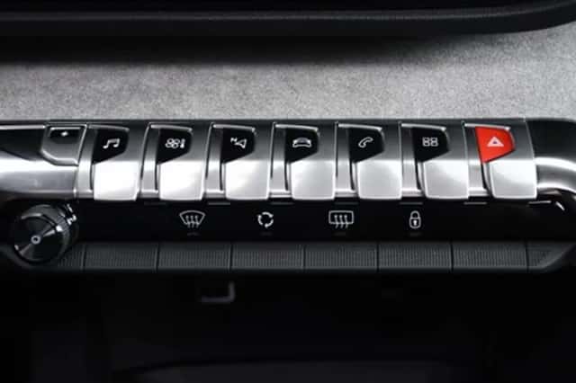 Peugeot 3008 (2023) thumbnail 24