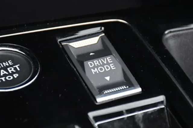 Peugeot 3008 (2023) thumbnail 25