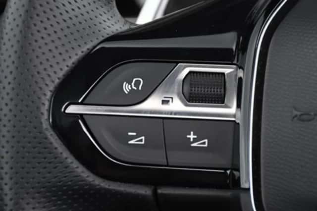 Peugeot 3008 (2023) thumbnail 28