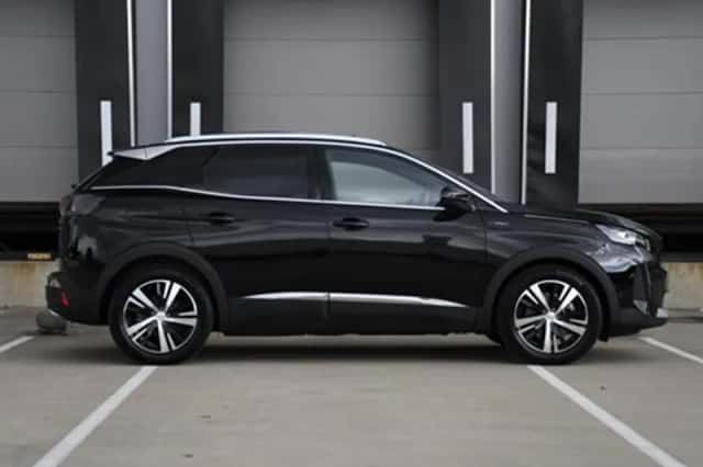 Peugeot 3008 (2023) thumbnail 4