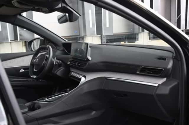 Peugeot 3008 (2023) thumbnail 9