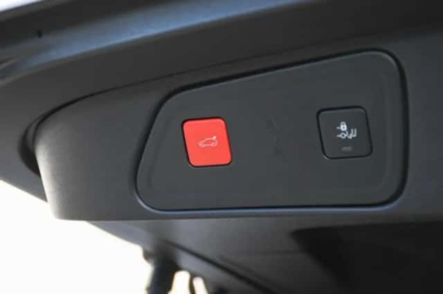 Peugeot 3008 (2023) thumbnail 14