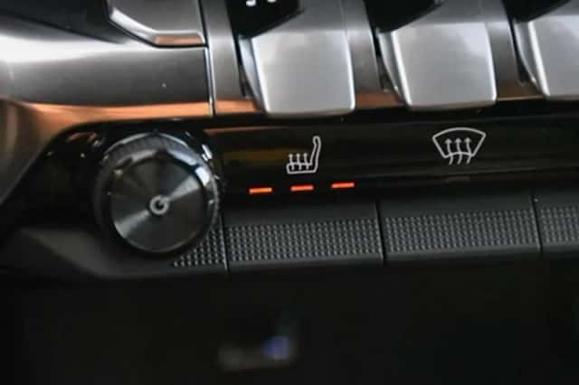 Peugeot 3008 (2023) thumbnail 24