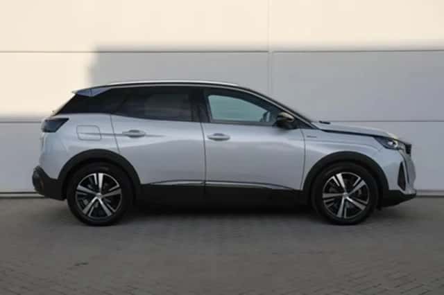 Peugeot 3008 (2023) thumbnail 4