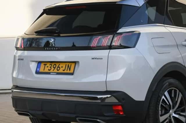 Peugeot 3008 (2023) thumbnail 6