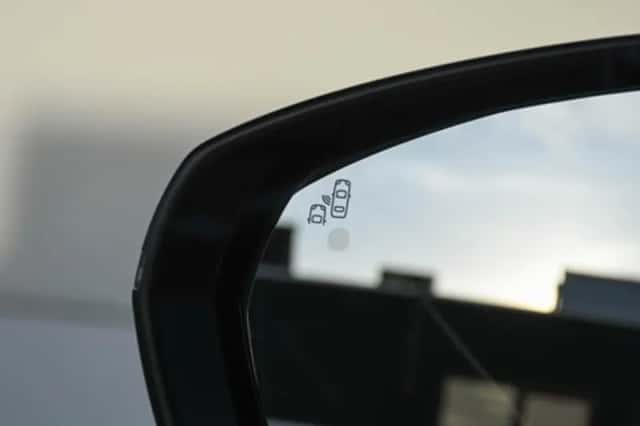 Peugeot 3008 (2023) thumbnail 8