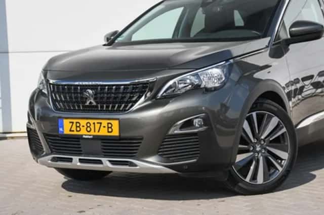 Peugeot 3008 (2019) thumbnail 2