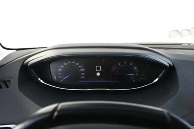 Peugeot 3008 (2019) thumbnail 14