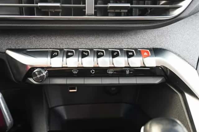 Peugeot 3008 (2019) thumbnail 20