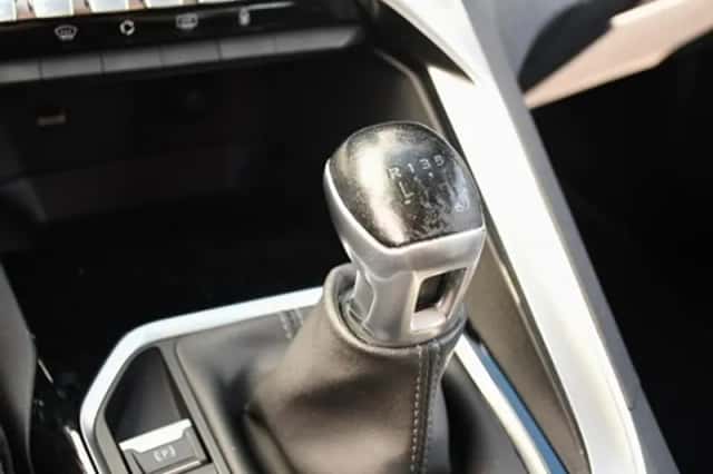 Peugeot 3008 (2019) thumbnail 21