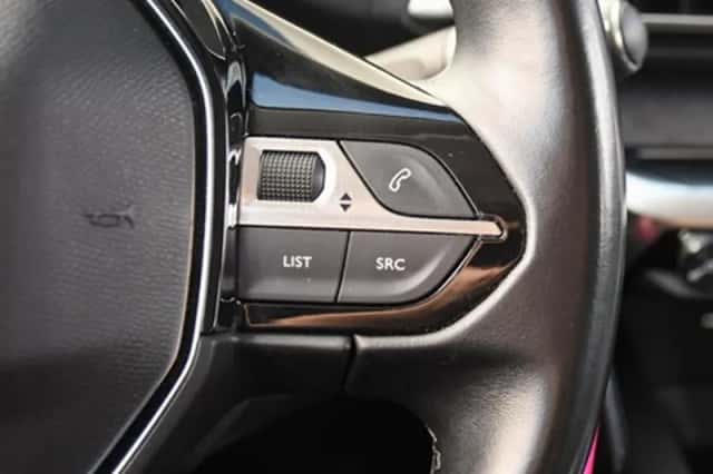 Peugeot 3008 (2019) thumbnail 23