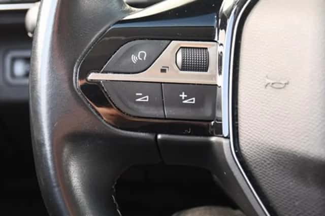 Peugeot 3008 (2019) thumbnail 24