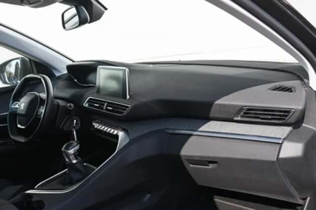 Peugeot 3008 (2019) thumbnail 8
