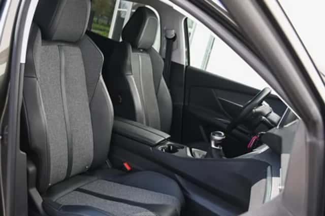 Peugeot 3008 (2019) thumbnail 9