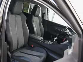 Peugeot 3008 (2019) thumbnail 9