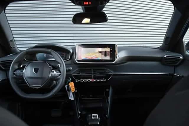 Peugeot 2008 (2024) thumbnail 13