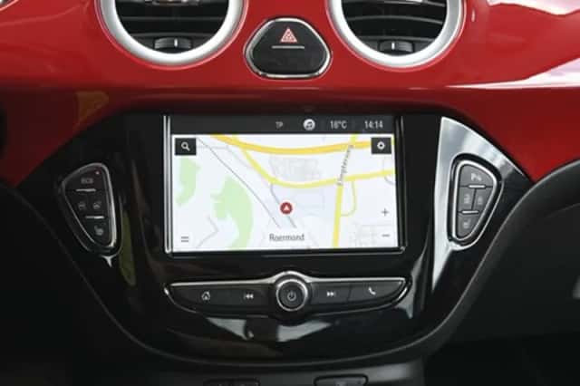 Opel Adam (2018) thumbnail 18