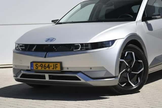 Hyundai Ioniq 5 (2023) thumbnail 2