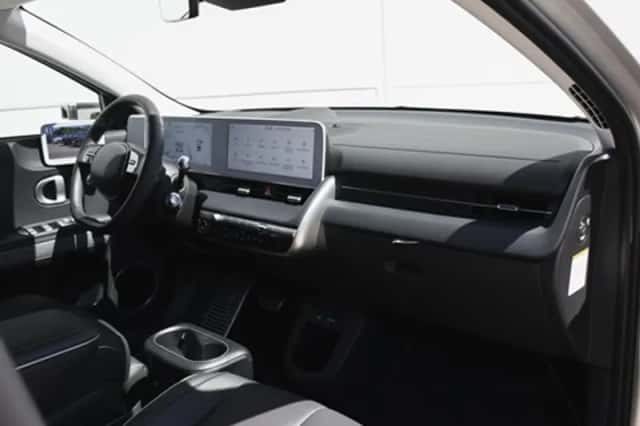Hyundai Ioniq 5 (2023) thumbnail 10