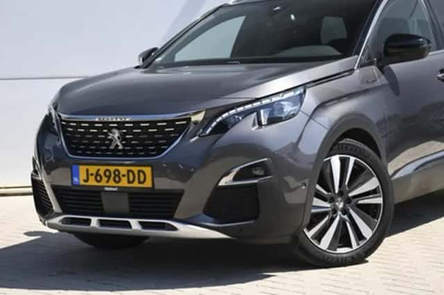 Peugeot 5008 (2021) thumbnail 2