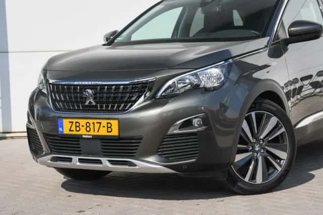 Peugeot 3008 (2019) thumbnail 2