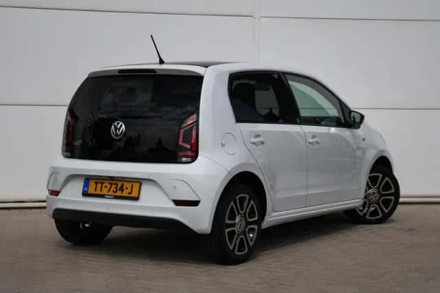 Volkswagen Up! (2018) thumbnail 6