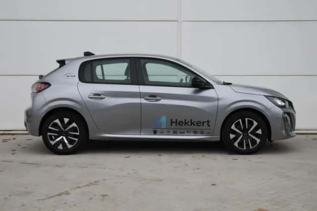 Peugeot 208 (2025) thumbnail 3