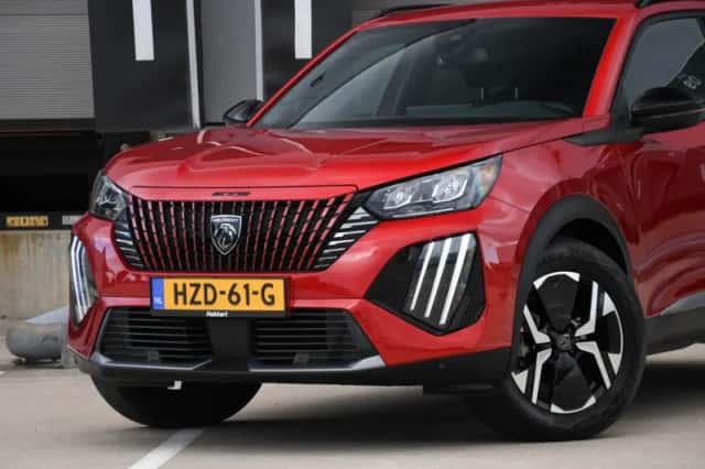 Peugeot 2008 (2024) thumbnail 2