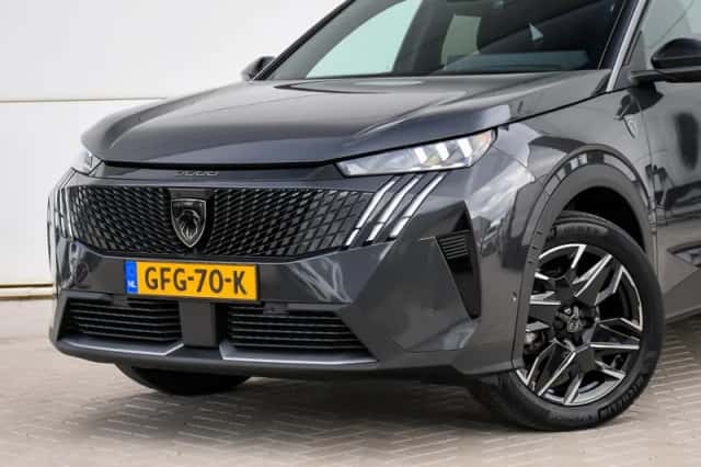 Peugeot 3008 (2024) thumbnail 2