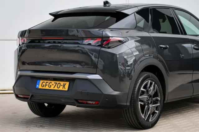 Peugeot 3008 (2024) thumbnail 6