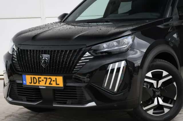 Peugeot 2008 (2024) thumbnail 2