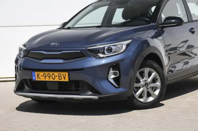 Kia Stonic (2020) thumbnail 2