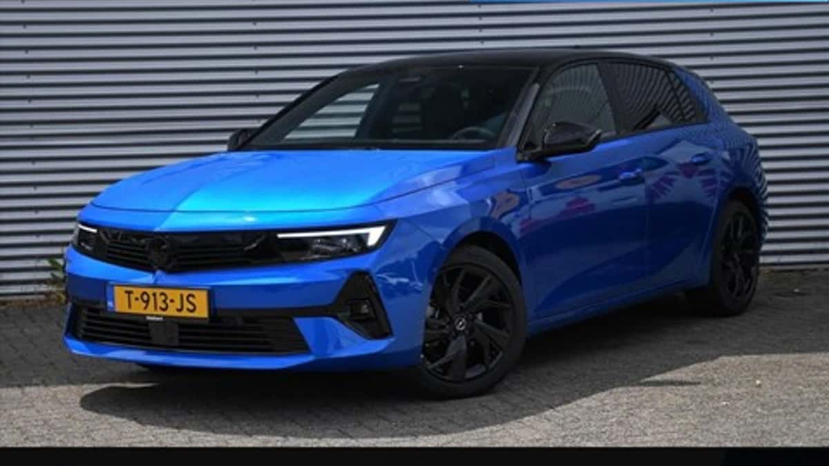 Opel Astra (2023) — foto 1