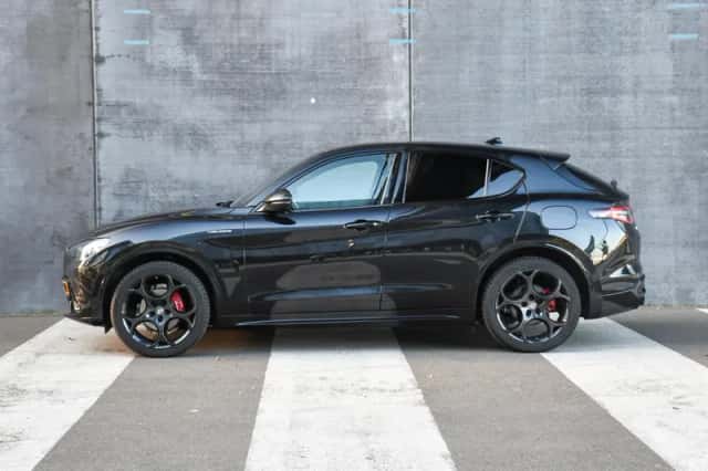 Alfa Romeo Stelvio (2024) thumbnail 4