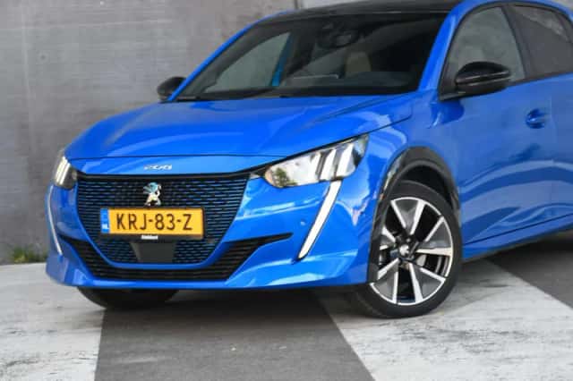 Peugeot e-208 (2021) thumbnail 2