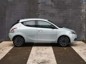 Lancia Ypsilon (2023) thumbnail 4