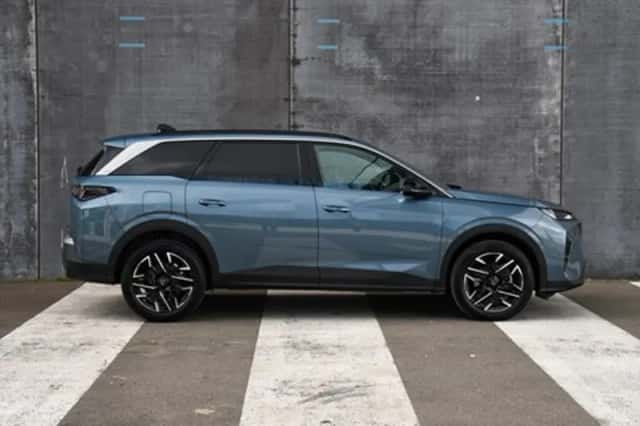 Peugeot 5008 (2025) thumbnail 4