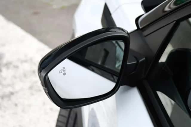 Peugeot e-2008 (2025) thumbnail 8