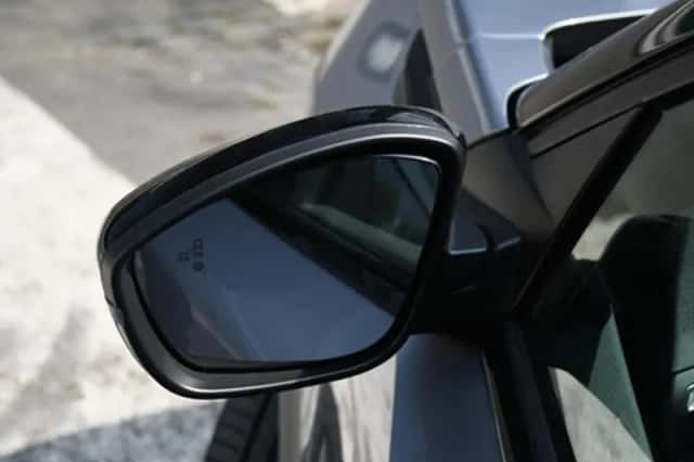 Peugeot e-2008 (2025) thumbnail 8