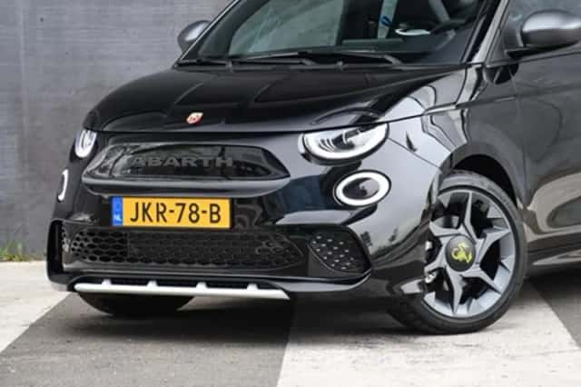 Abarth 500 C (2025) thumbnail 2