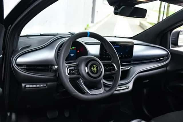 Abarth 500 C (2025) thumbnail 17