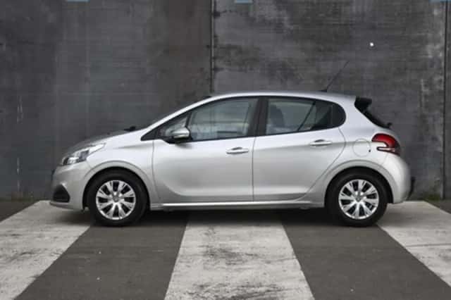 Peugeot 208 (2018) thumbnail 3