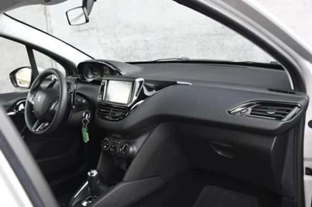 Peugeot 208 (2018) thumbnail 9