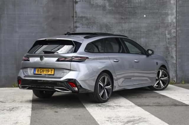 Peugeot 308 (2023) thumbnail 6