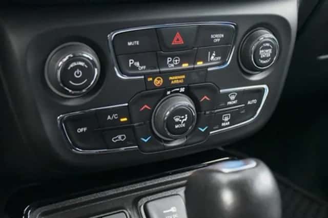 Jeep Compass (2020) thumbnail 23