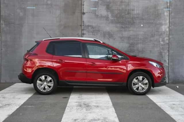 Peugeot 2008 (2018) thumbnail 4