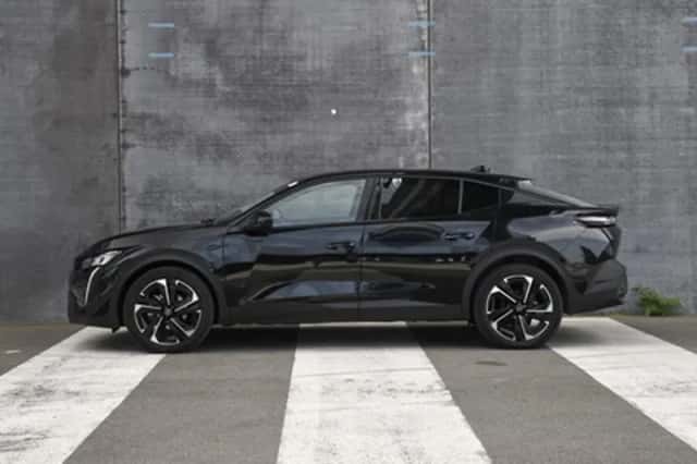 Peugeot 408 (2025) thumbnail 3